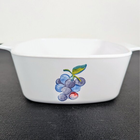 Vintage A 1.5B Corning Ware Fruit Basket Grapes 1.5 Qt Casserole - Picture 1 of 8